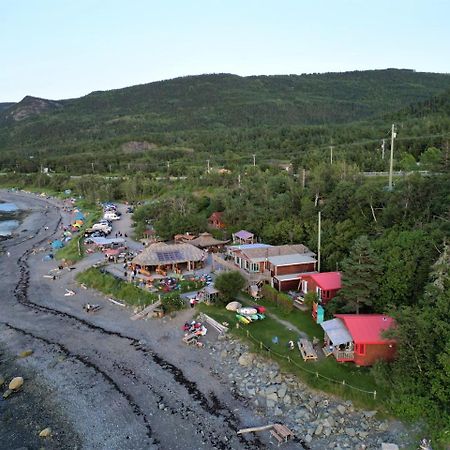 Auberge Festive Sea Shack Sainte Anne des Monts Экстерьер фото