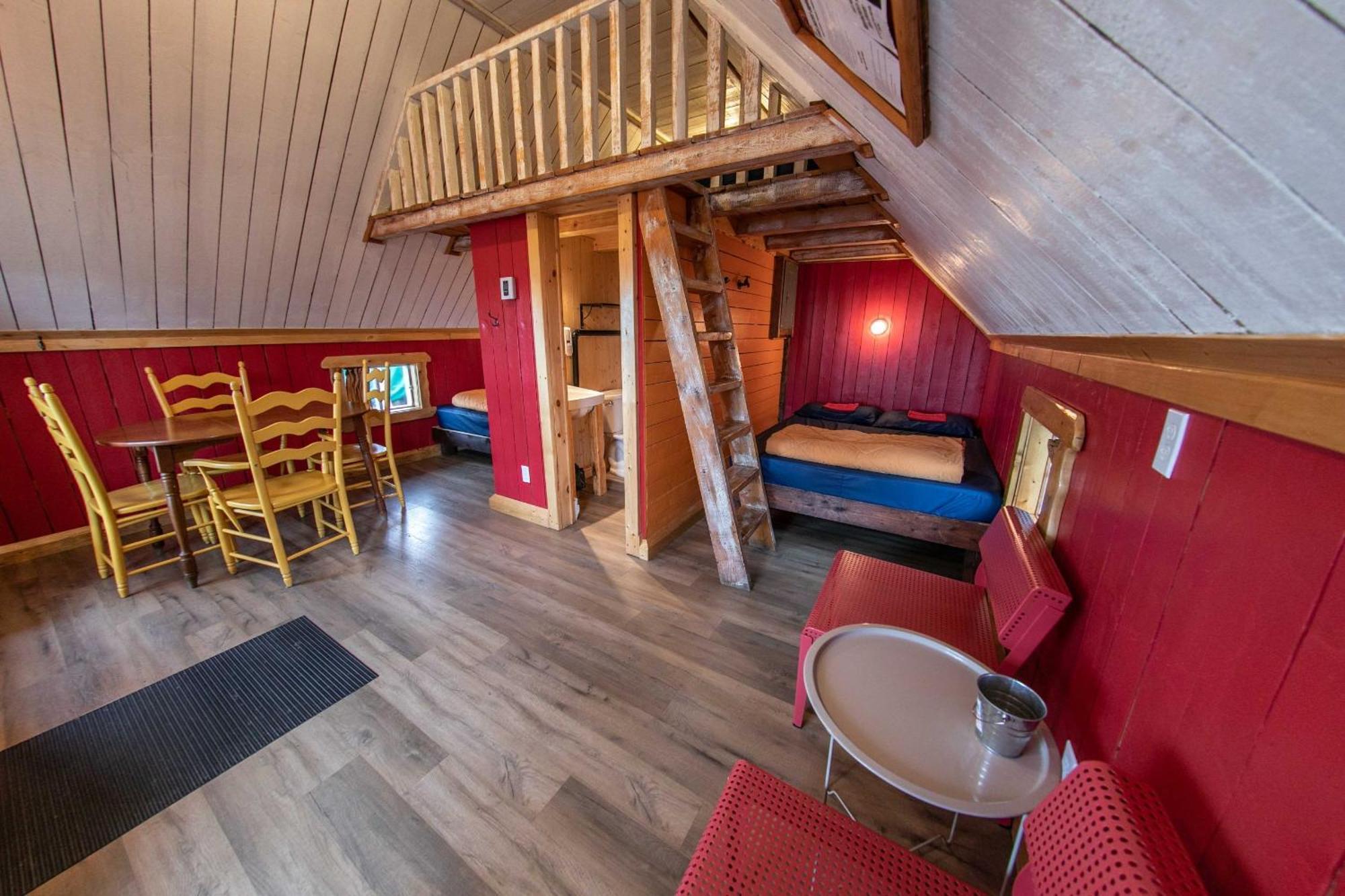 Auberge Festive Sea Shack Sainte Anne des Monts Экстерьер фото