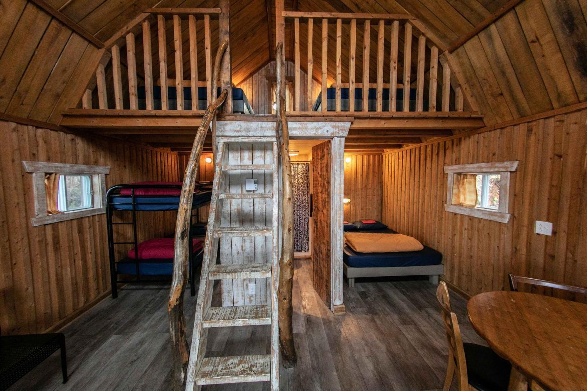 Auberge Festive Sea Shack Sainte Anne des Monts Экстерьер фото