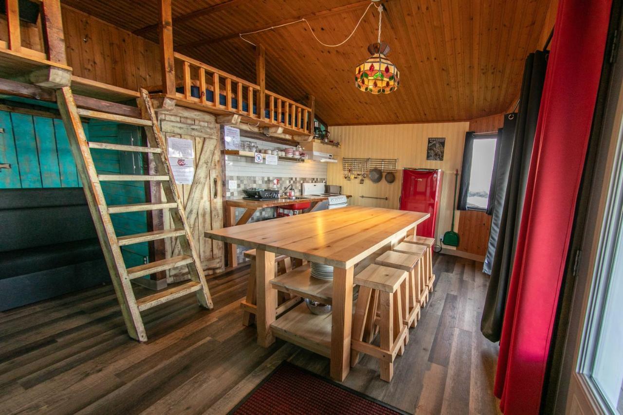 Auberge Festive Sea Shack Sainte Anne des Monts Экстерьер фото