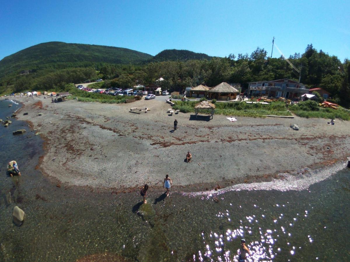 Auberge Festive Sea Shack Sainte Anne des Monts Экстерьер фото